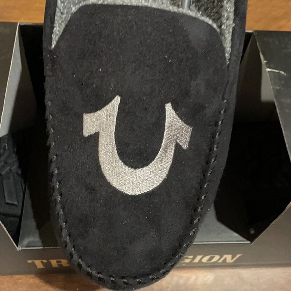 True Religion men’s slippers - Picture 3 of 4